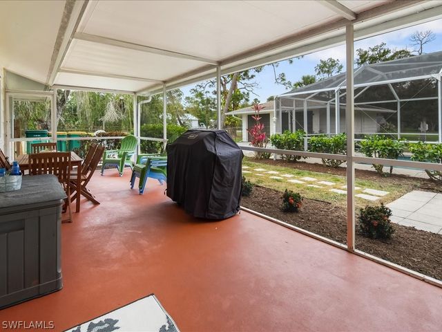 5272 Myrtle LN, Naples, FL 34113