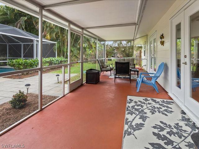 5272 Myrtle LN, Naples, FL 34113