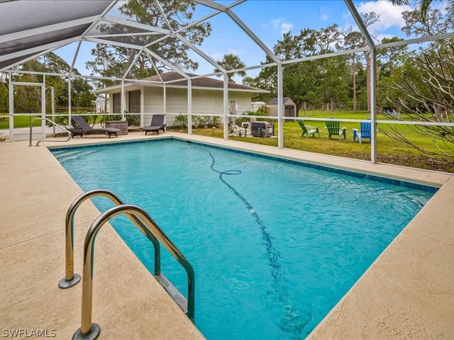 5272 Myrtle LN, Naples, FL 34113