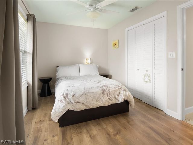 5272 Myrtle LN, Naples, FL 34113