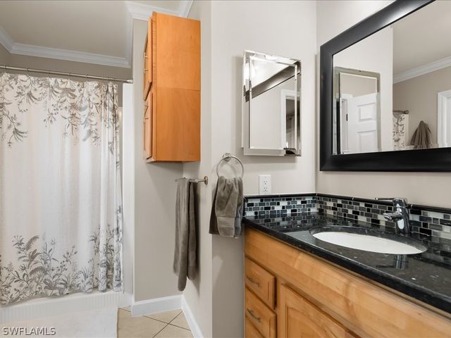 5272 Myrtle LN, Naples, FL 34113