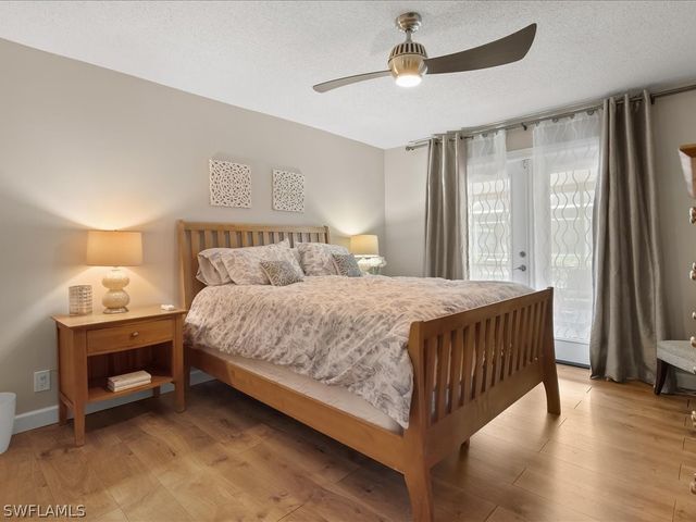 5272 Myrtle LN, Naples, FL 34113