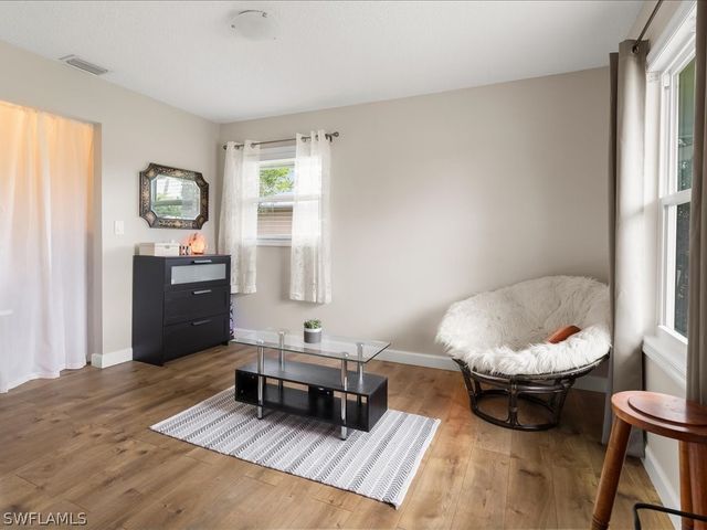 5272 Myrtle LN, Naples, FL 34113