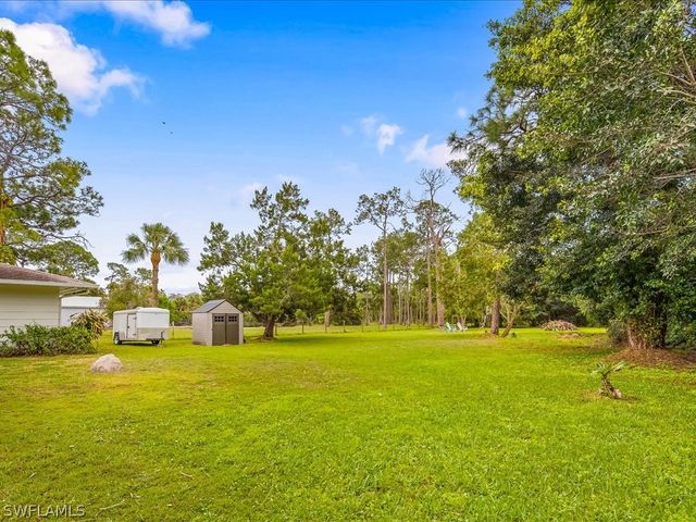 5272 Myrtle LN, Naples, FL 34113