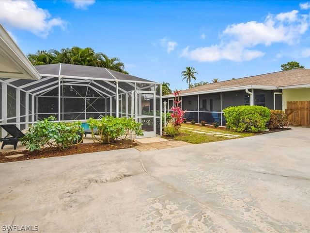 5272 Myrtle LN, Naples, FL 34113