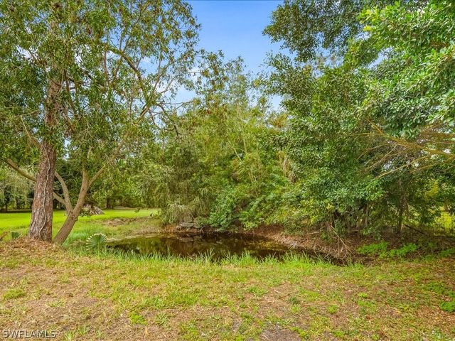 5272 Myrtle LN, Naples, FL 34113