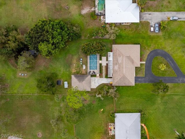 5272 Myrtle LN, Naples, FL 34113