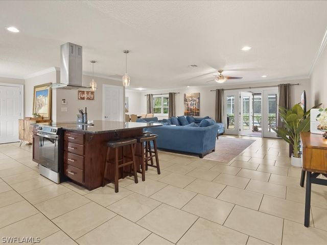 5272 Myrtle LN, Naples, FL 34113