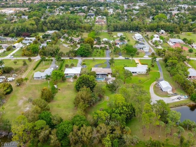 5272 Myrtle LN, Naples, FL 34113