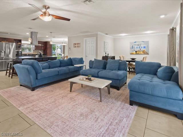 5272 Myrtle LN, Naples, FL 34113