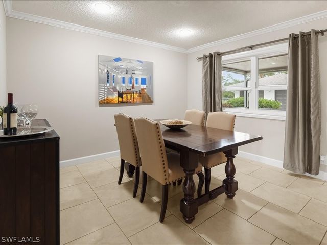 5272 Myrtle LN, Naples, FL 34113