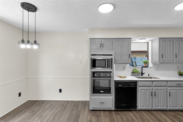 335 Hummingbird Lane, Duncanville, TX 75137