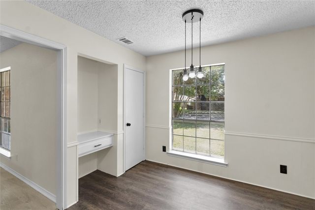 335 Hummingbird Lane, Duncanville, TX 75137