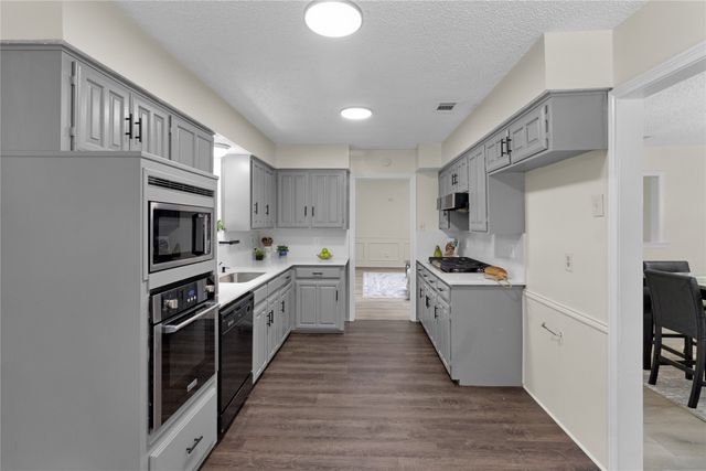 335 Hummingbird Lane, Duncanville, TX 75137