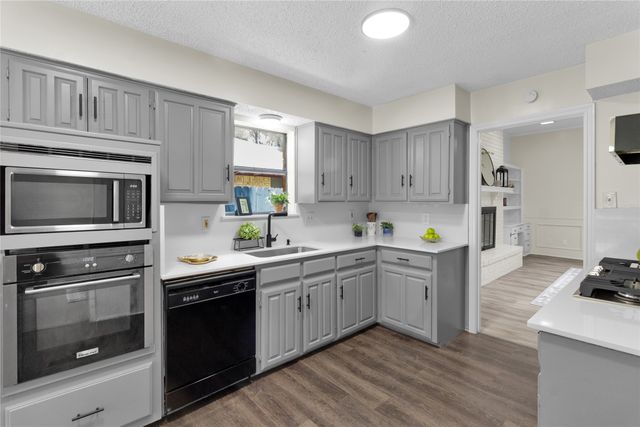 335 Hummingbird Lane, Duncanville, TX 75137