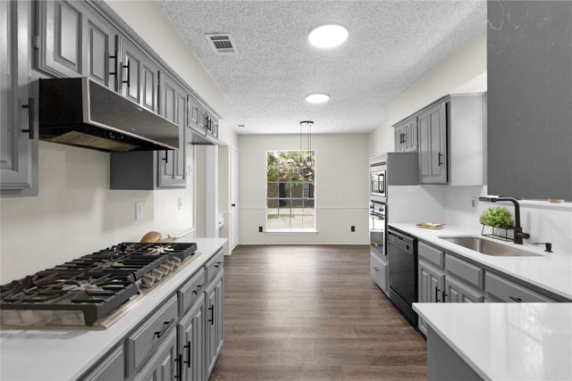 335 Hummingbird Lane, Duncanville, TX 75137