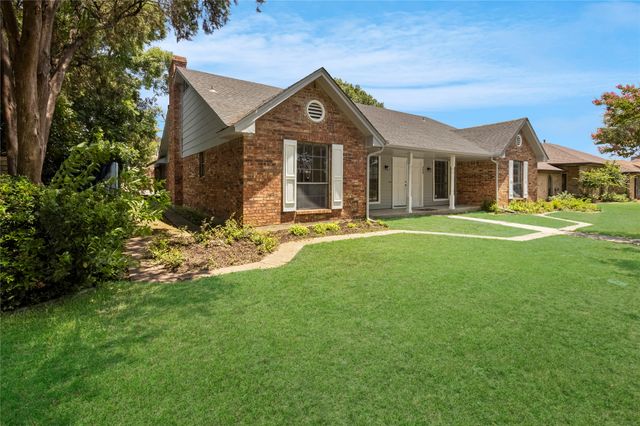 335 Hummingbird Lane, Duncanville, TX 75137