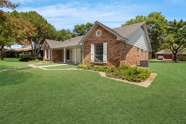 335 Hummingbird Lane, Duncanville, TX 75137