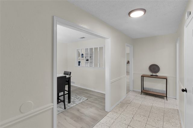 335 Hummingbird Lane, Duncanville, TX 75137