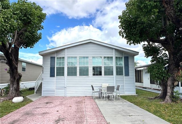 3264 Ott LN, Bonita Springs, FL 34134