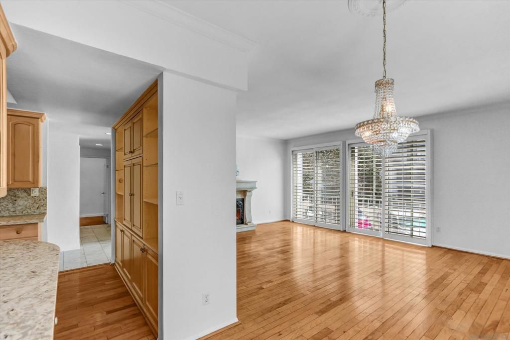 Image 12 of property listing at 2410 Albatross St 9, San Diego, CA 92101
