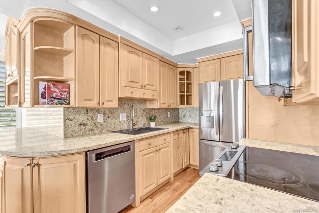 Image 15 of property listing at 2410 Albatross St 9, San Diego, CA 92101