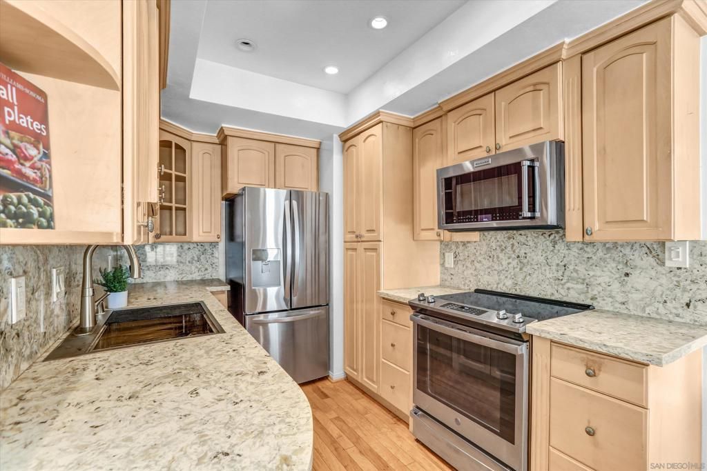 Image 16 of property listing at 2410 Albatross St 9, San Diego, CA 92101
