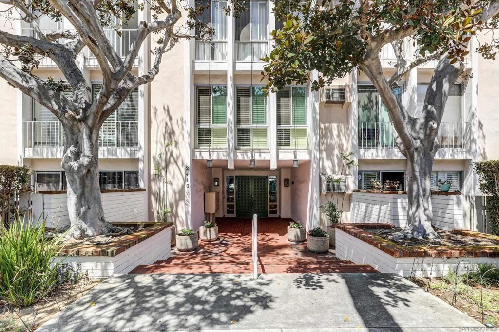 Image 2 of property listing at 2410 Albatross St 9, San Diego, CA 92101
