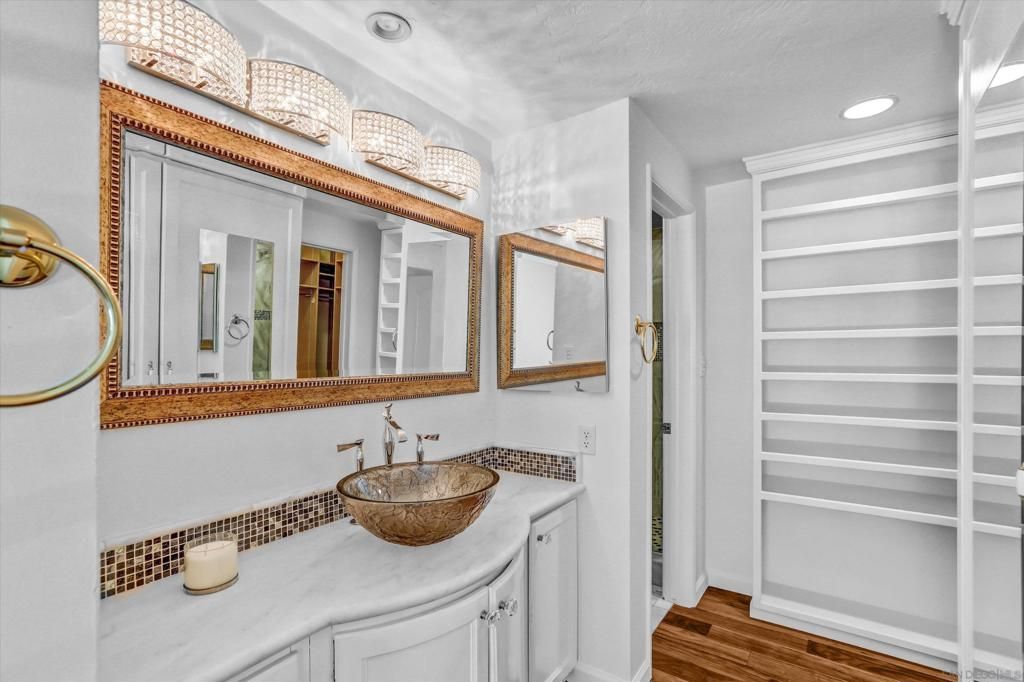 Image 23 of property listing at 2410 Albatross St 9, San Diego, CA 92101