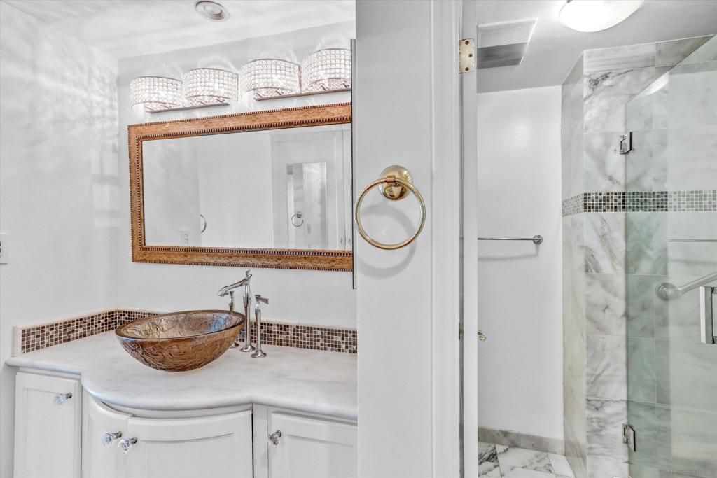 Image 24 of property listing at 2410 Albatross St 9, San Diego, CA 92101