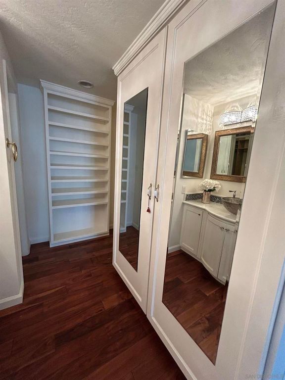 Image 26 of property listing at 2410 Albatross St 9, San Diego, CA 92101
