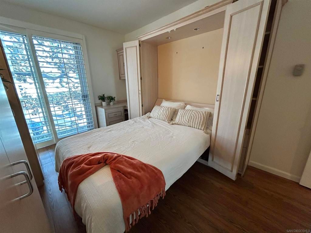 Image 31 of property listing at 2410 Albatross St 9, San Diego, CA 92101