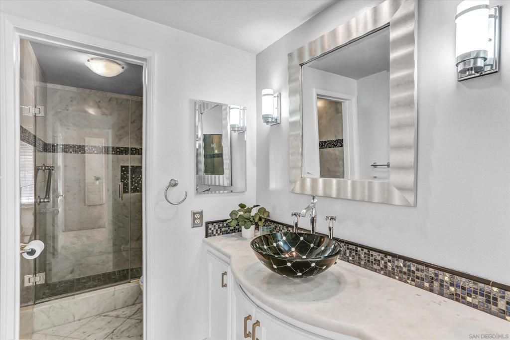 Image 33 of property listing at 2410 Albatross St 9, San Diego, CA 92101
