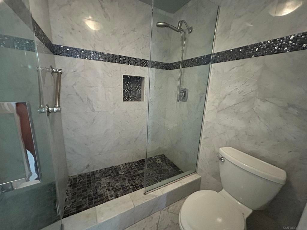 Image 34 of property listing at 2410 Albatross St 9, San Diego, CA 92101