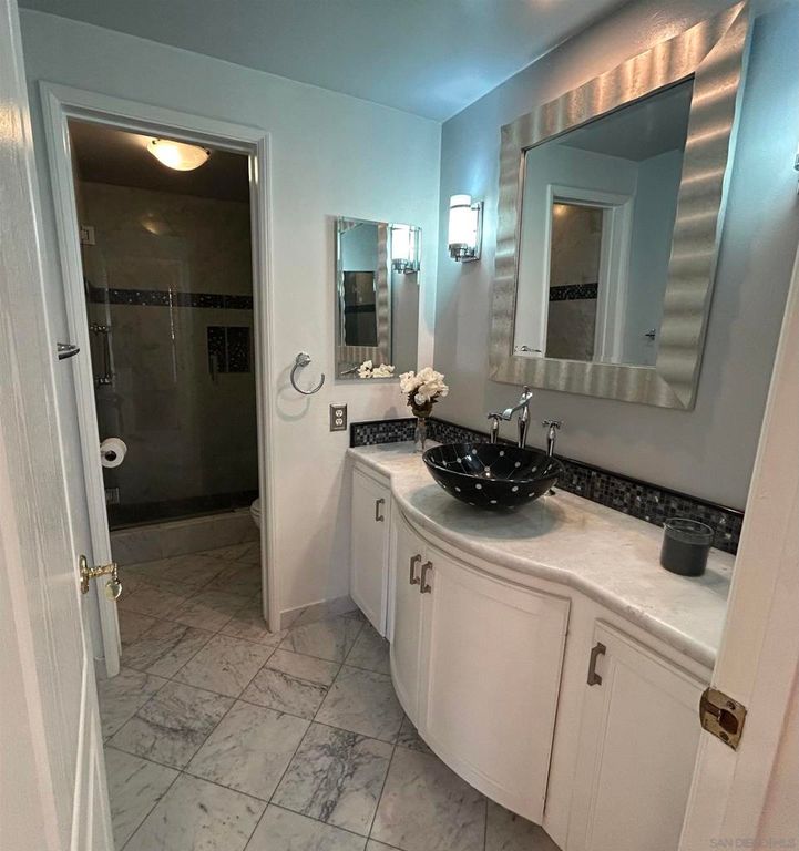 Image 35 of property listing at 2410 Albatross St 9, San Diego, CA 92101