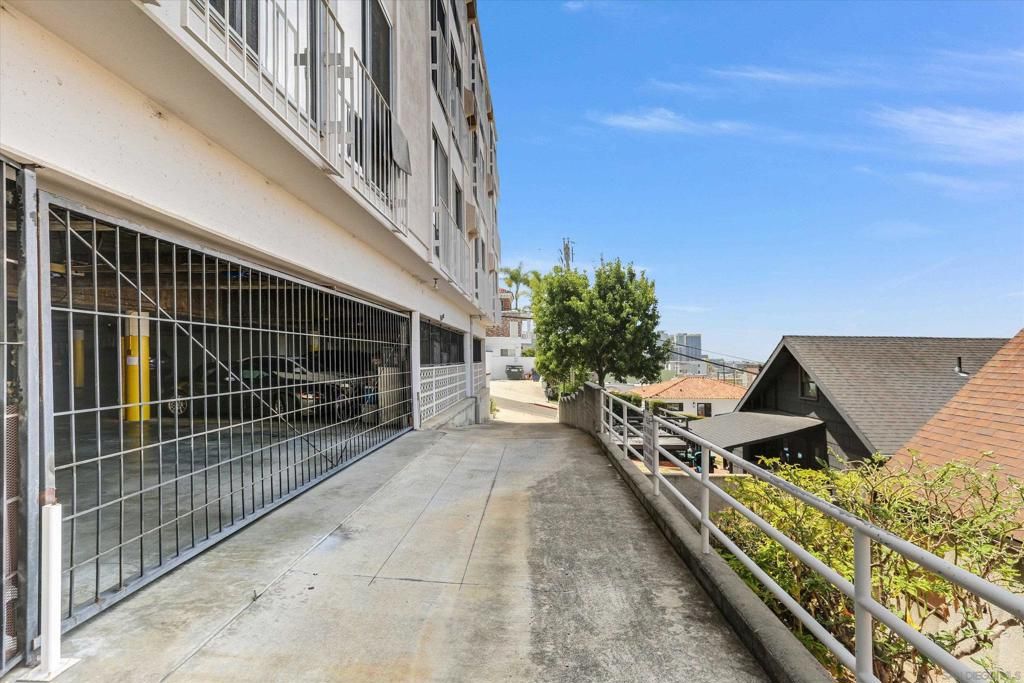 Image 36 of property listing at 2410 Albatross St 9, San Diego, CA 92101