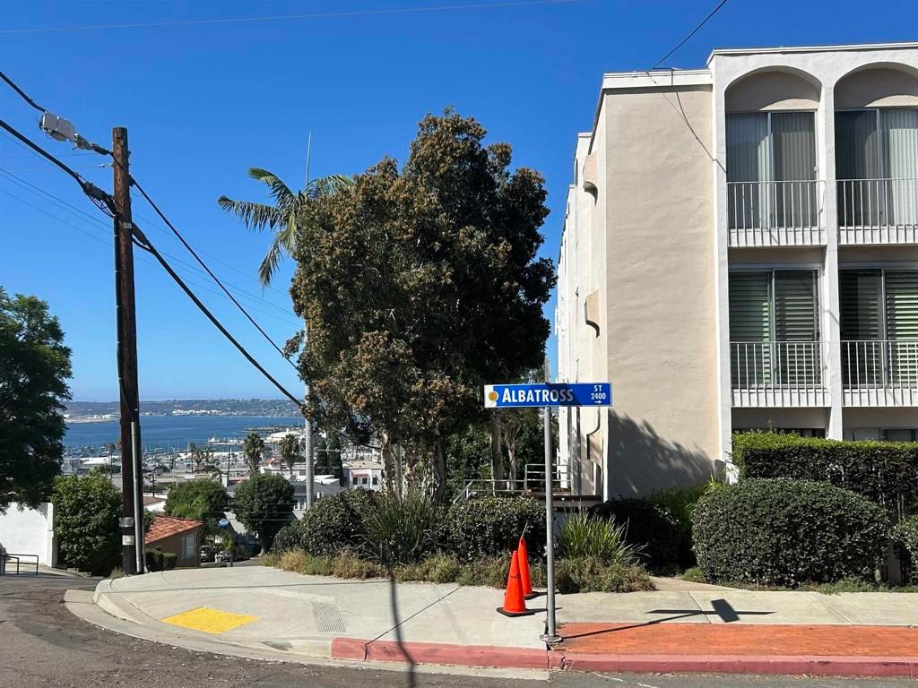 Image 4 of property listing at 2410 Albatross St 9, San Diego, CA 92101