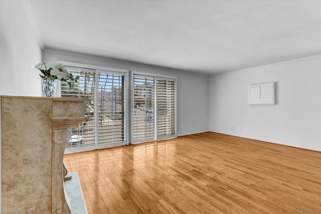 Image 9 of property listing at 2410 Albatross St 9, San Diego, CA 92101