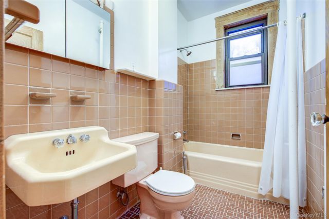 33-11 82nd Street 51, Jackson Heights, NY 11372