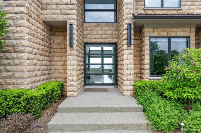 8349 Dixie Highway, Ira, MI 48023