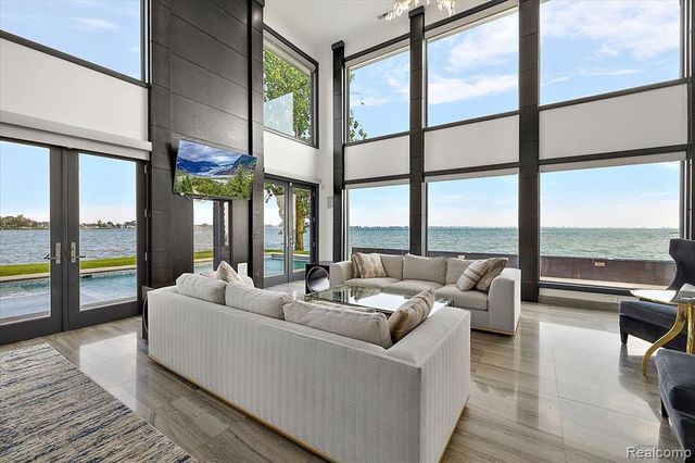 8349 Dixie Highway, Ira, MI 48023