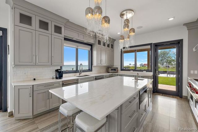 8349 Dixie Highway, Ira, MI 48023