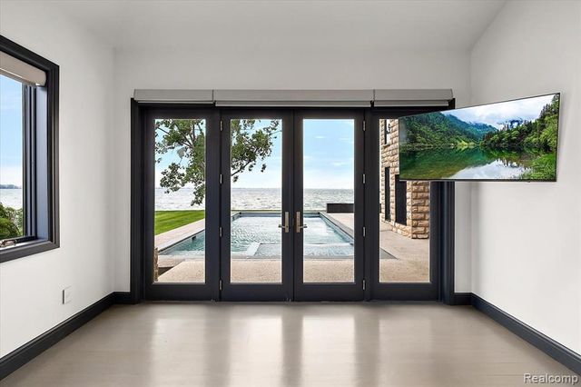 8349 Dixie Highway, Ira, MI 48023