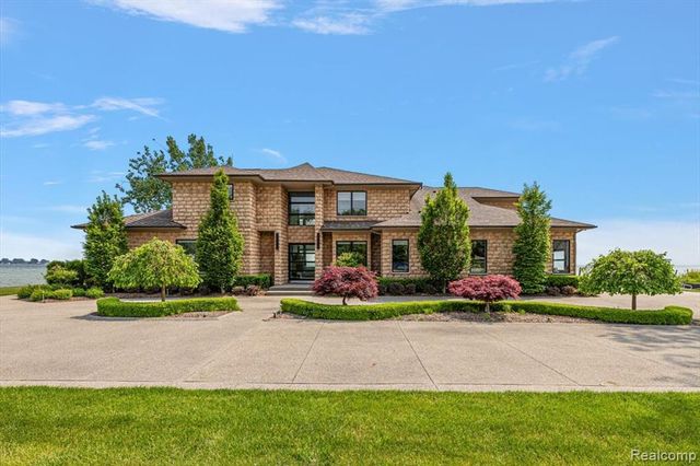 8349 Dixie Highway, Ira, MI 48023