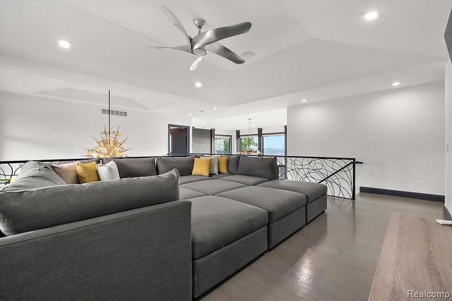 8349 Dixie Highway, Ira, MI 48023