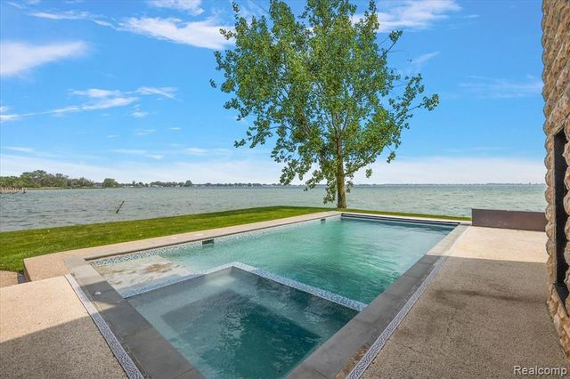 8349 Dixie Highway, Ira, MI 48023