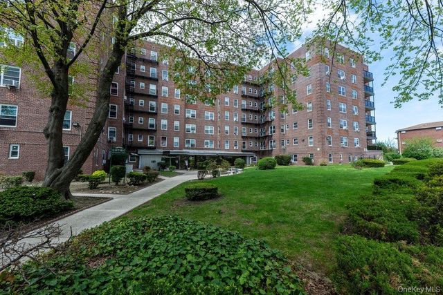 84-50 169th Street 611, Jamaica, NY 11432