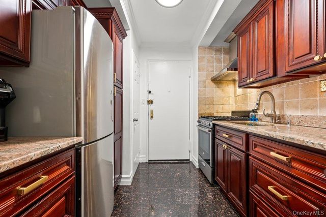 84-50 169th Street 611, Jamaica, NY 11432