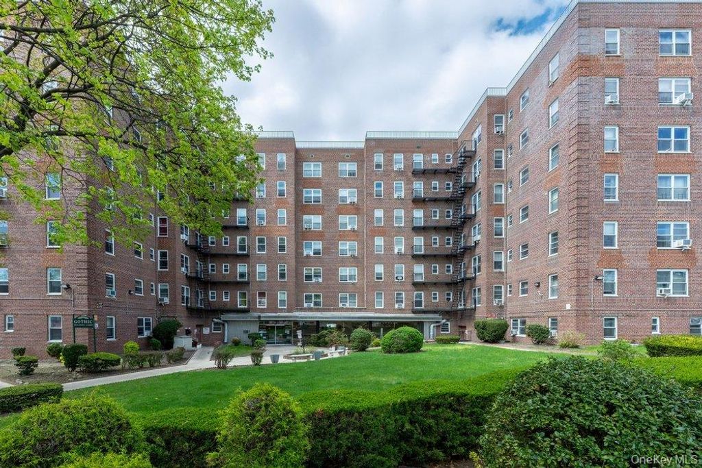 84-50 169th Street 611, Jamaica, NY 11432