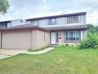 26040 Marlowe Place, Oak Park, MI 48237